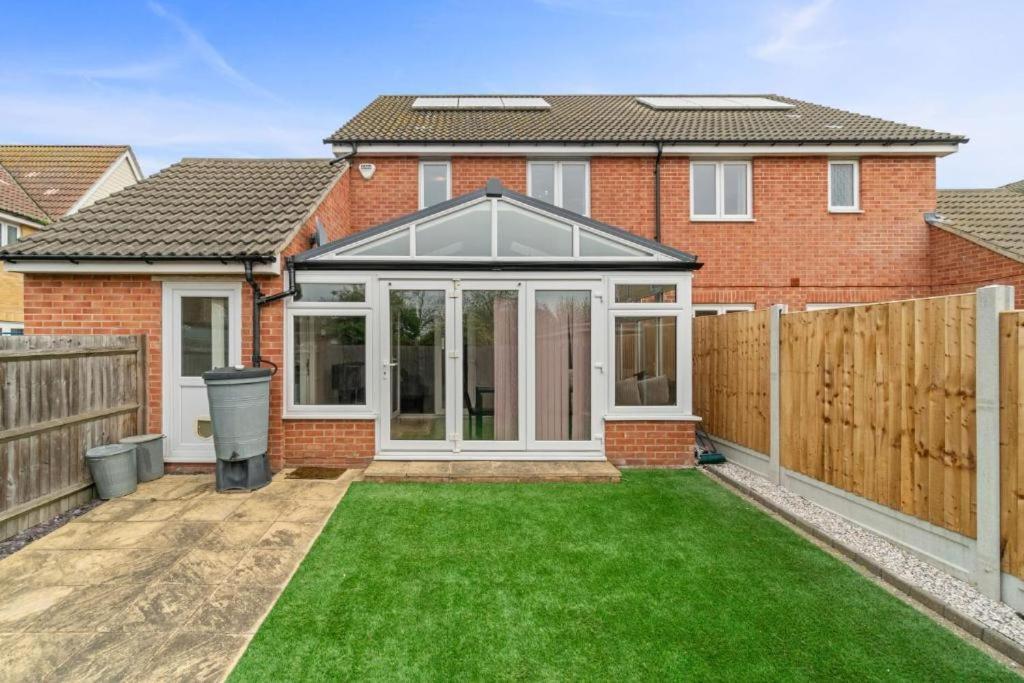 Cosy 3 Bedroom Spacious House Romford