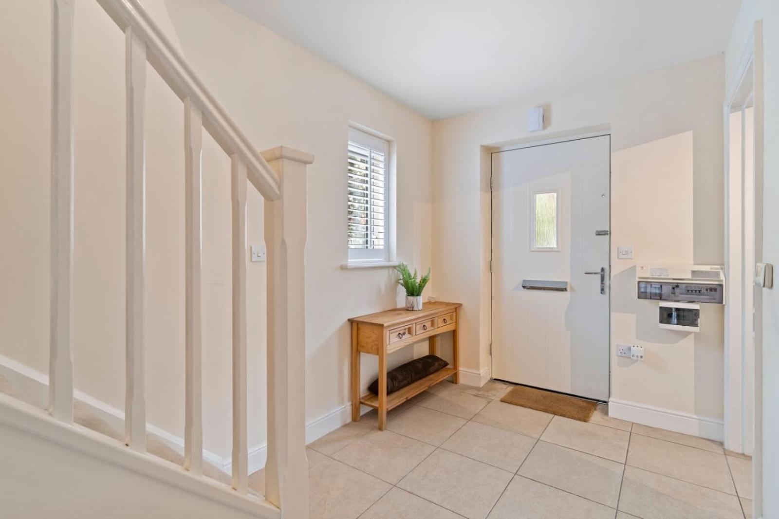 Cosy 3 Bedroom Spacious House * Romford