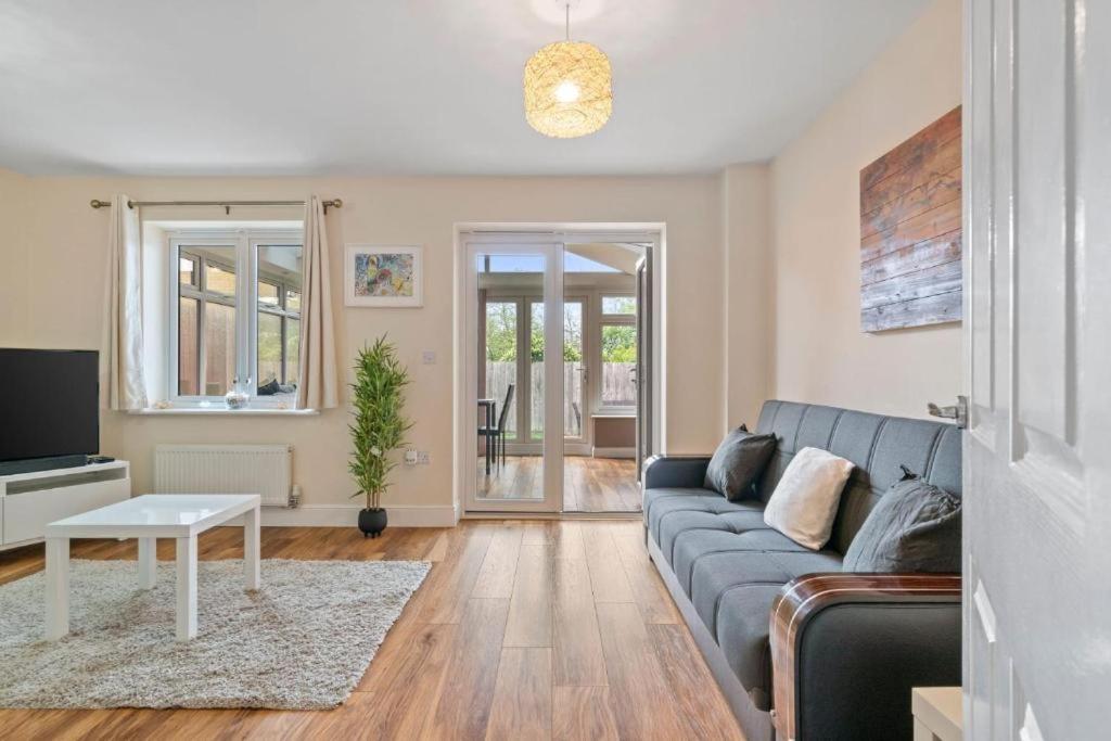 Cosy 3 Bedroom Spacious House *